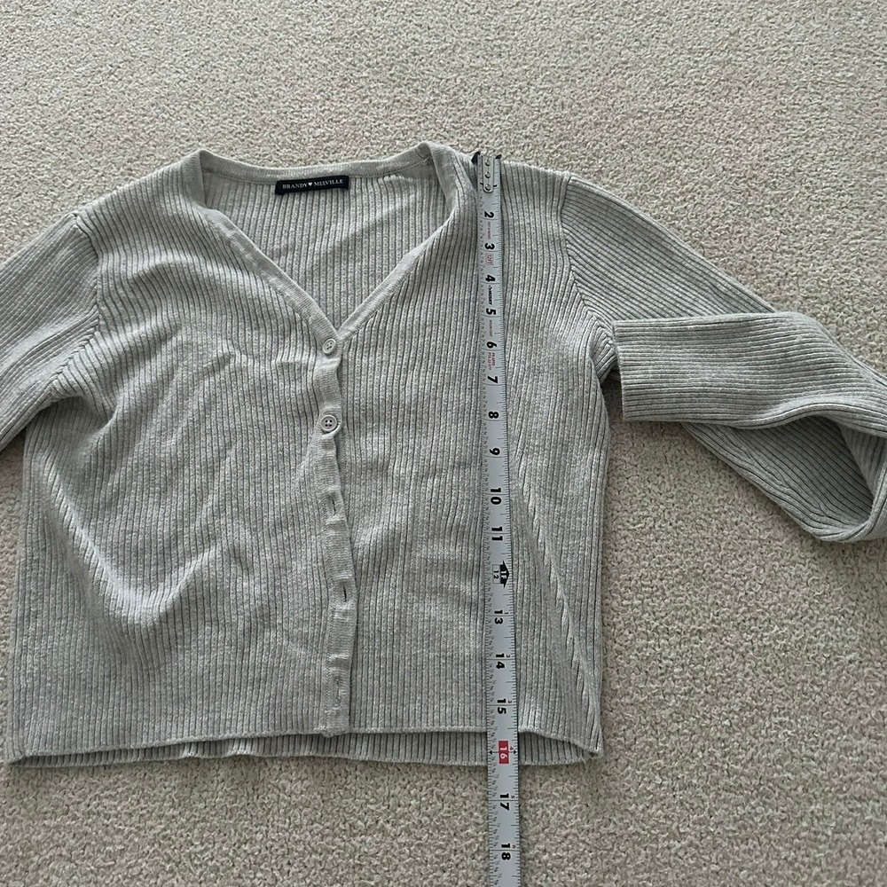 Brandy Melville Grey Ribbed Cropped Cardigan Size Small - Picture 4 of 8